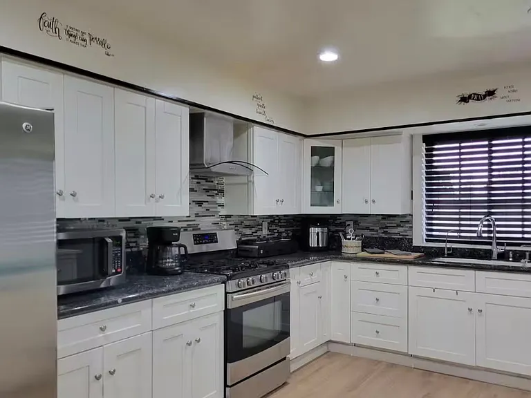 1952 Burleson Ave — Photo 6