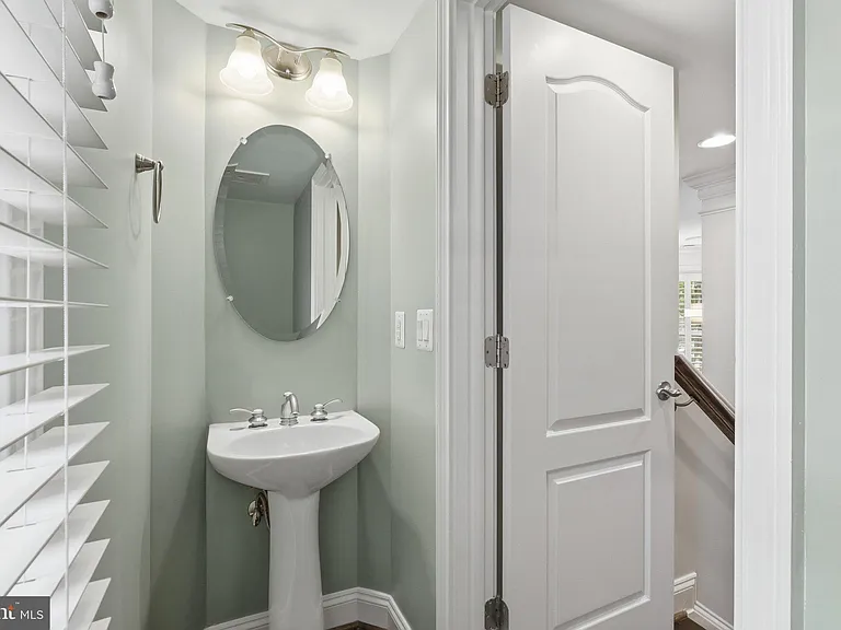 1302 Duke St — Photo 16