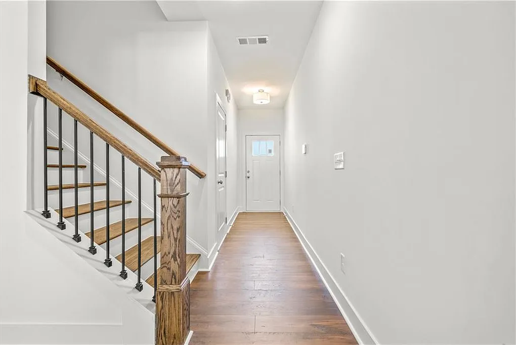 3 bed, 2.5 bath, 1745 sqft, $2,200 — Photo 3