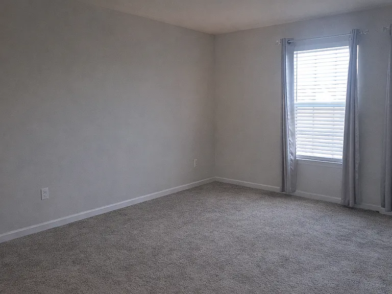2046 Track Cir — Photo 6