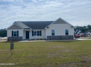 401 Silverstone Pl, Hubert, NC 28539