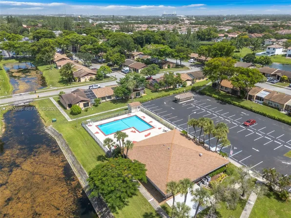9291 E Elm Ln, Hollywood, FL 33025