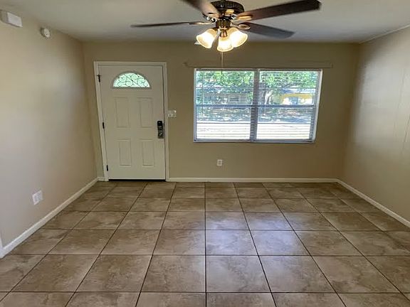 3rd image of 5395 Lily St