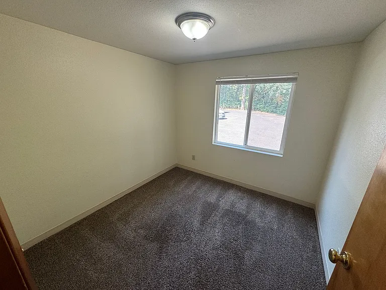 468 - 820 SW Grove Street — Photo 11