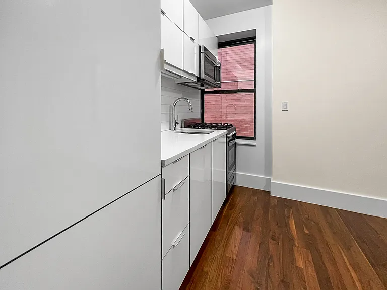 455 Hudson St #5A — Photo 5