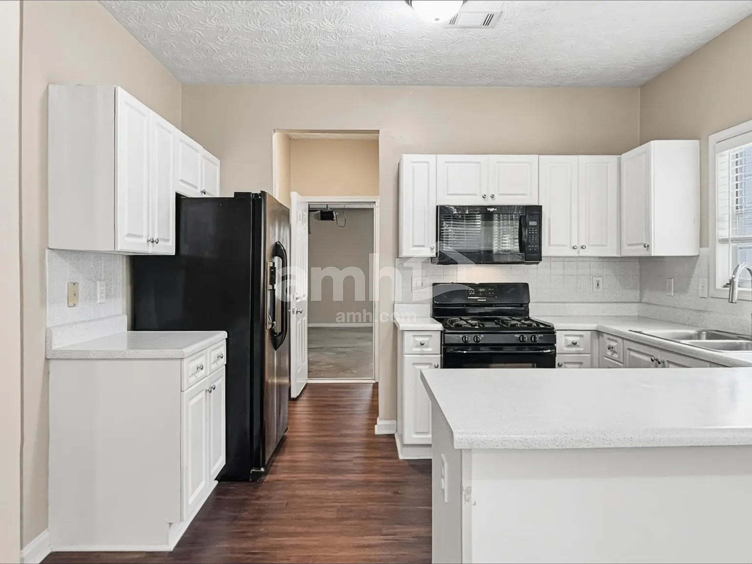 3 bed, 2.5 bath, 2488 sqft, $2,925 — Photo 3