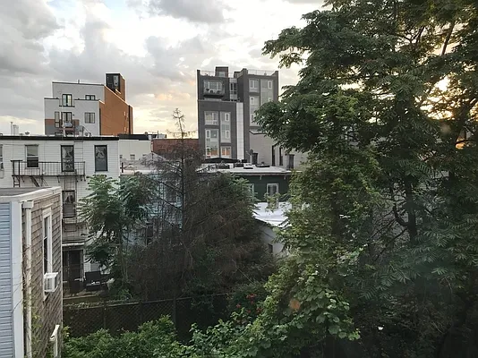 Rented by EXR | media 40