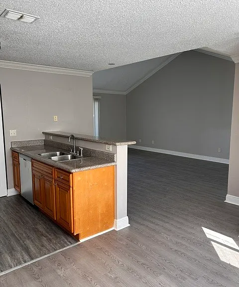 7298 Ulmerton Rd — Photo 3