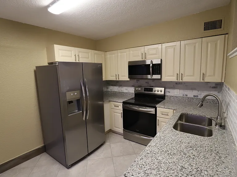 4124 Flamingo Dr — Photo 5