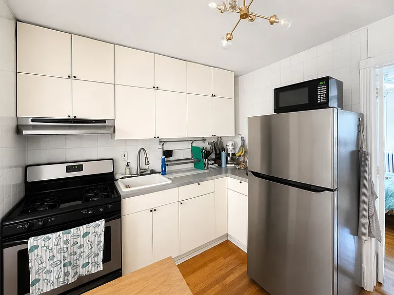 372 Jefferson Ave #1 — Photo 3