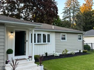 1560 Blossom Rd, Rochester, NY 14610