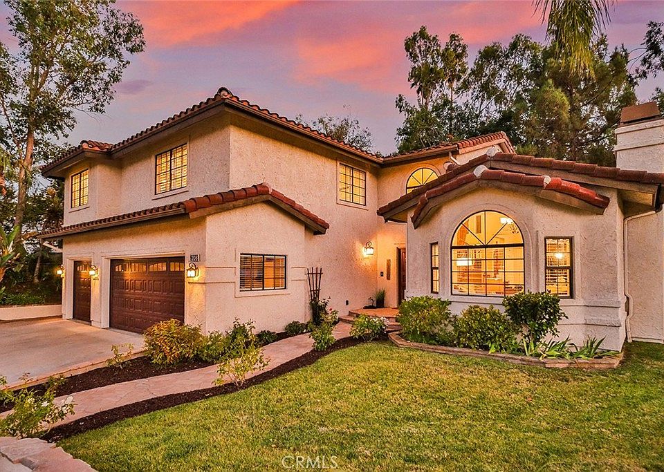 1st image of 208 Goldenwood Cir