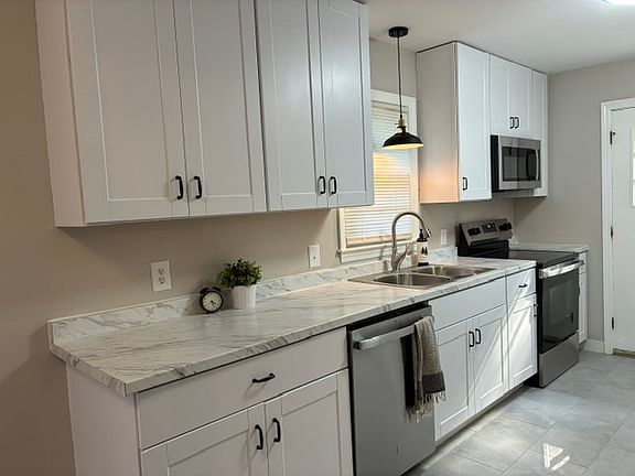 BRAND NEW KITCHEN!!