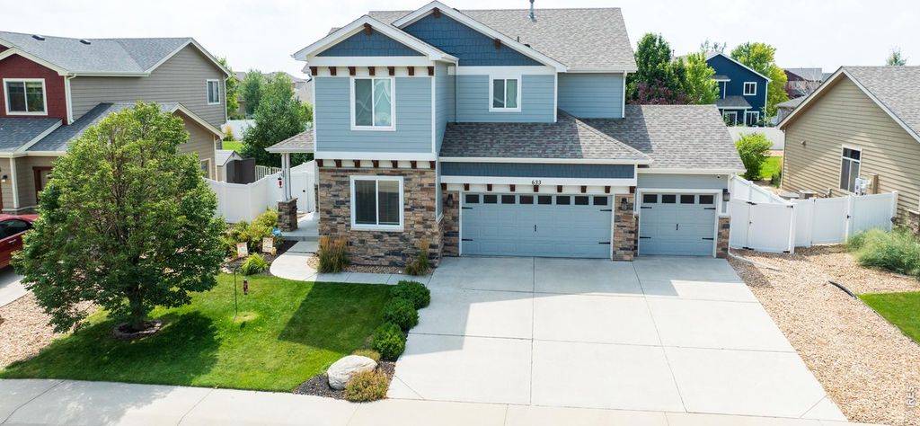 633 Shoshone Ct