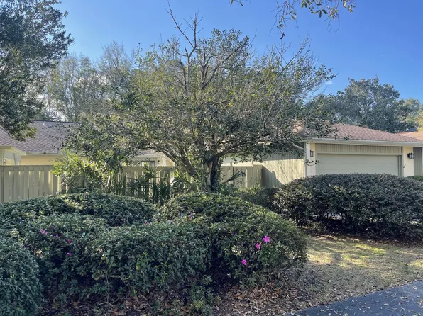 900 Bay Dr APT 61, Niceville, FL 32578