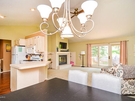 4th image of 2344 Thistledowne Dr NE