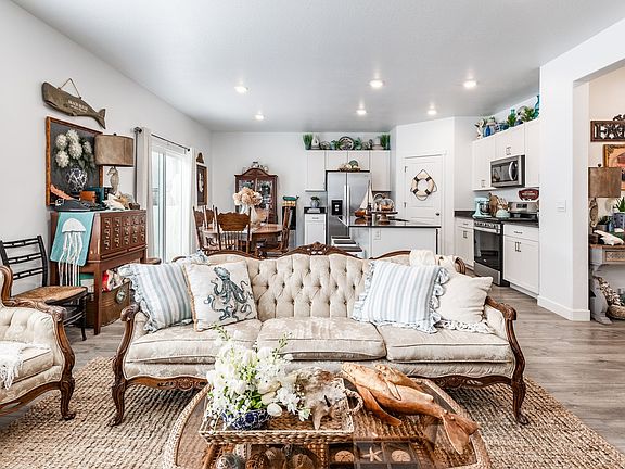 4th image of 1219 S Raintree Ln