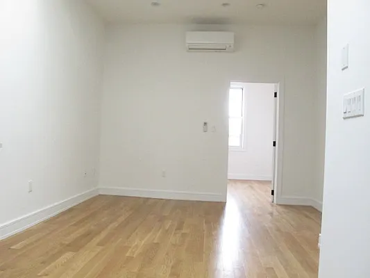 Rented by Residents Team | media 10