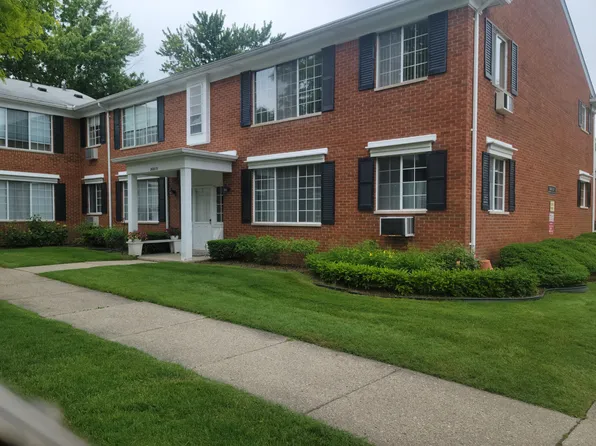 20870 Wildwood Dr APT 222, Harper Woods, MI 48225