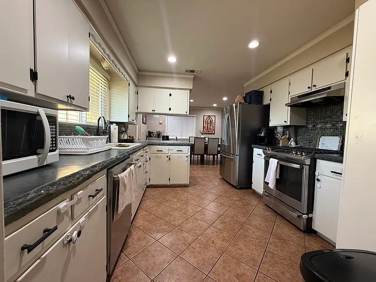 500 E Hickory St — Photo 5