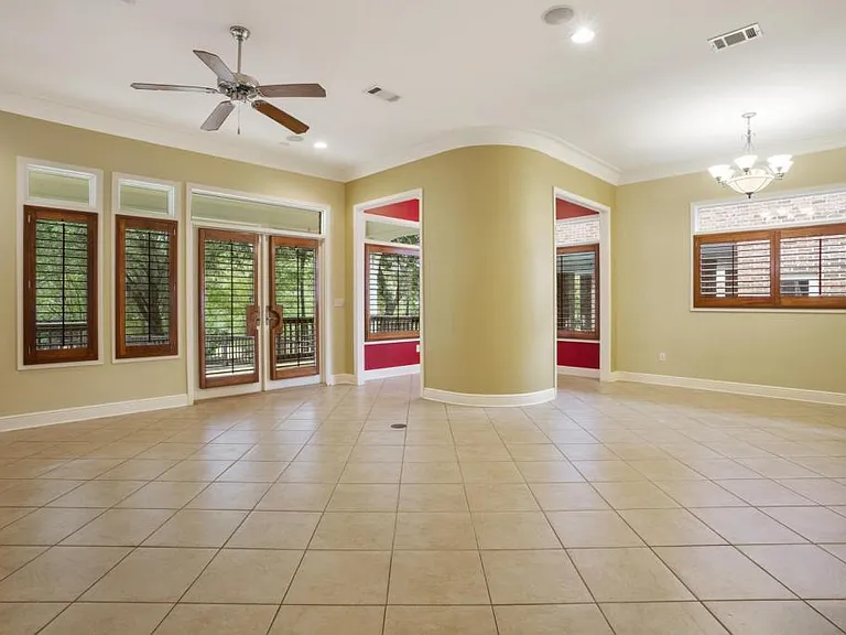 7516 Pinehurst Ct — Photo 18