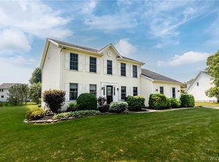 6872 Forestview Dr, Lockport, NY 14094