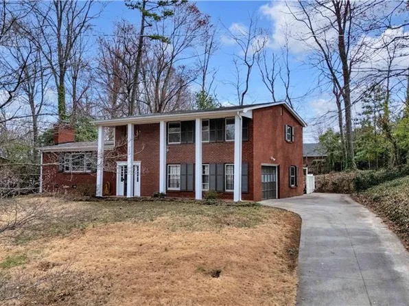 2801 Regency Dr, Winston Salem, NC 27106