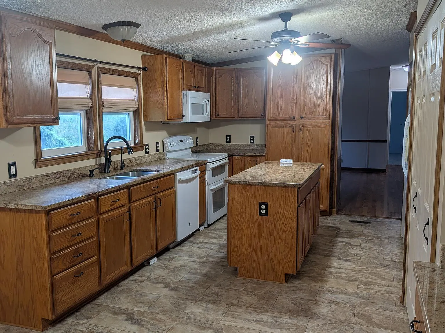 3 bed, 1568 sqft, $2,100 — Photo 4