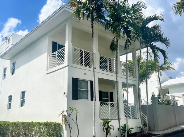 1045 SW 9th Ct, Miami, FL 33130