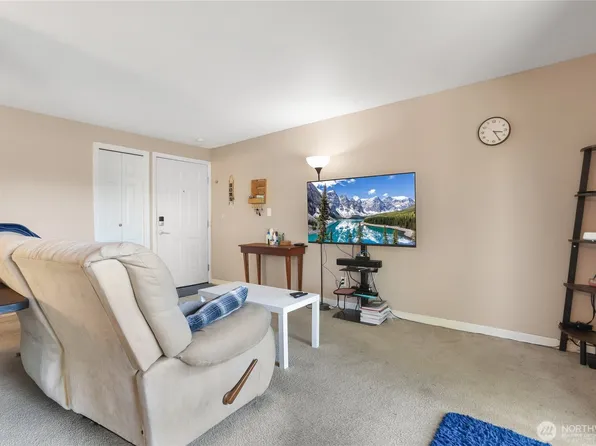 690 NW Atalanta Way #C102, Oak Harbor, WA 98277