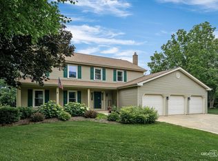 140 Crystal Ln, Bartlett, IL 60103