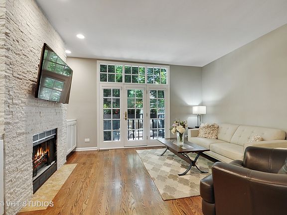 3rd image of 2642 N Southport Ave