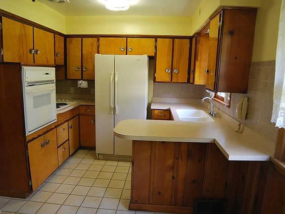 2nd image of 405 Marguerite Ave