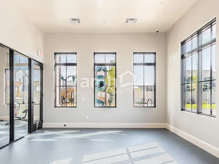 1496 N Garnet Creek Ave — Photo 33