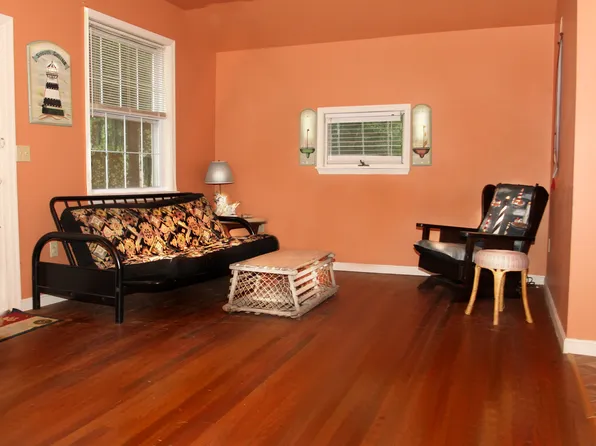 10 Reading Rd, Earleville, MD 21919