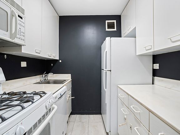 5th image of 330 E 38th St APT 39C