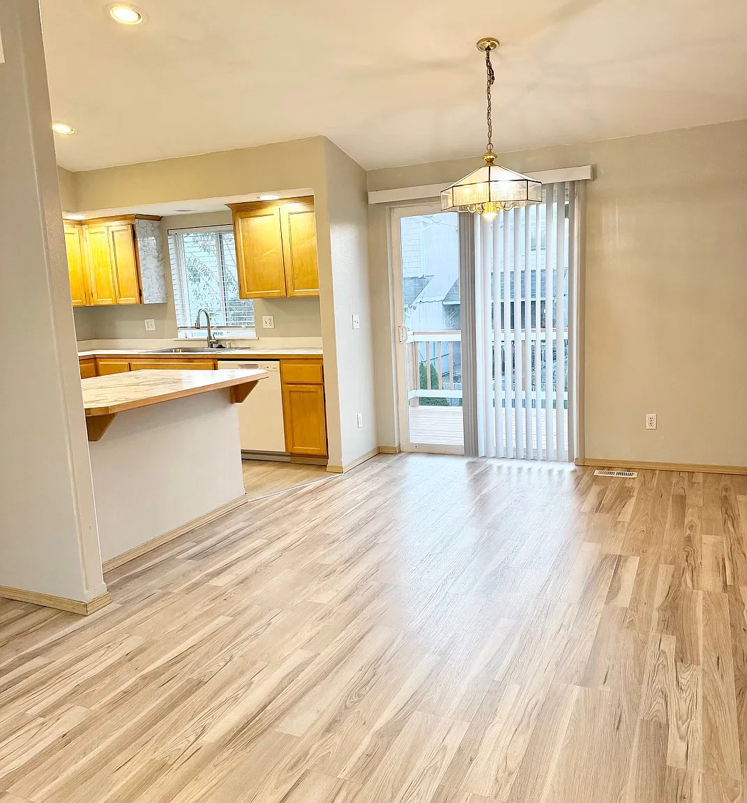 4 bed, 1682 sqft, $2,790 — Photo 3