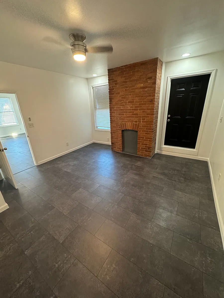 Building Photo - 216 W Sycamore St #2