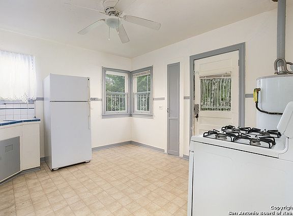 5th image of 925 Donaldson Ave