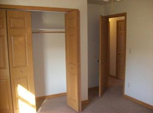 1402 W Trainor Dr #C, Pontiac, IL 61764