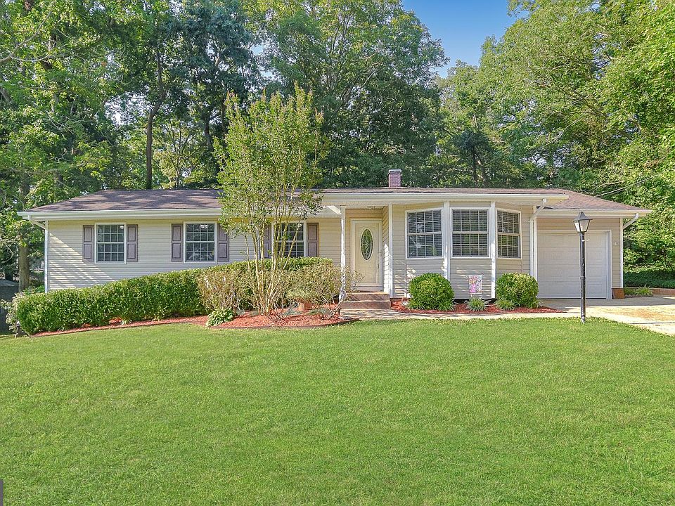 1st image of 44087 Parkview Cir