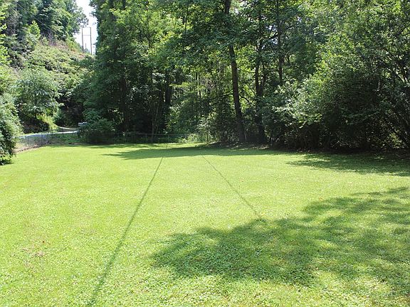 2nd image of 1690 Alarka Rd