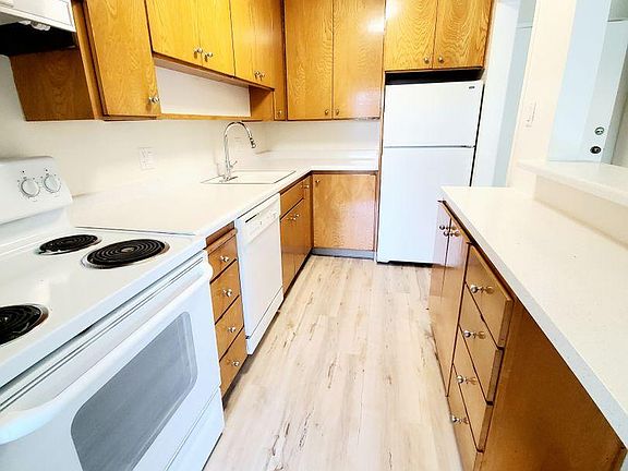 2nd image of 407-932 Peninsula Ave #407