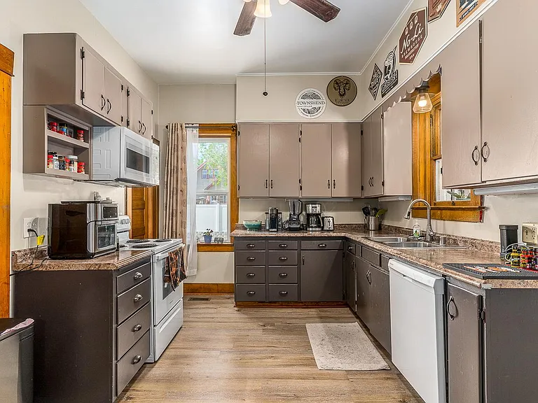 115 E Liberty Ave #A — Photo 4