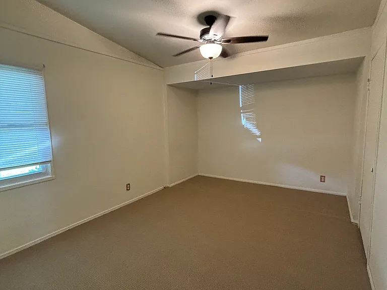 520 Fleetwood Dr — Photo 6