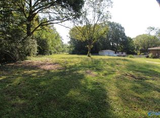 318 Riverside Dr, Gadsden, AL 35903