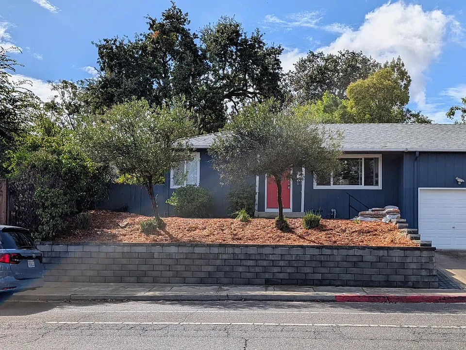 3872 Vineyard Ave