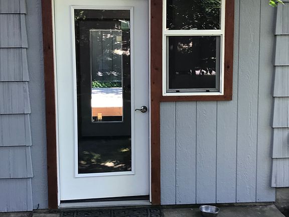 Brzwy entrance E side