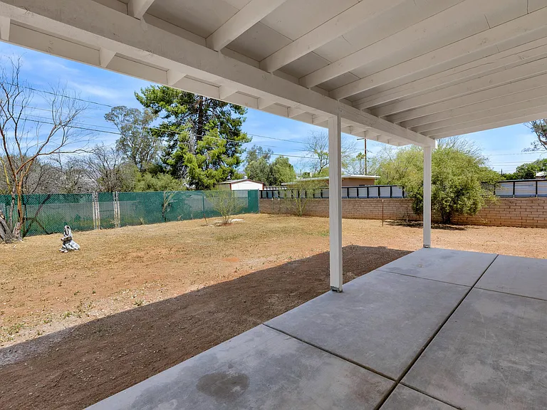 2217 E Silver St — Photo 21
