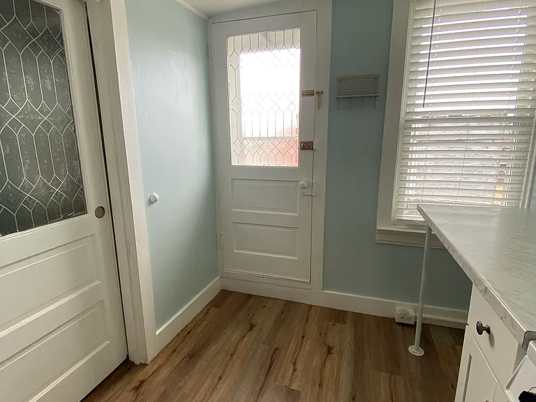 1127 W King St #3 — Photo 1